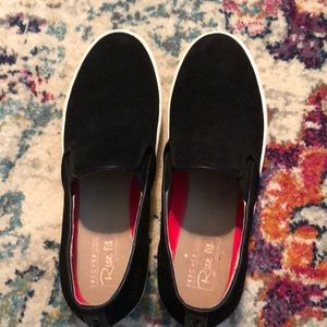 Sketchers slip on shoes